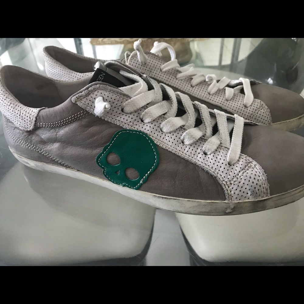- Hydrogen Distressed Leather Skull Sneakers New